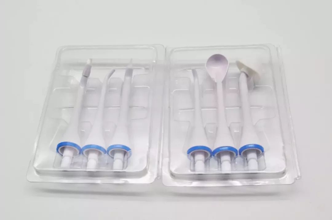 总被牙周炎、牙龈出血困扰?你可能需要冲牙器