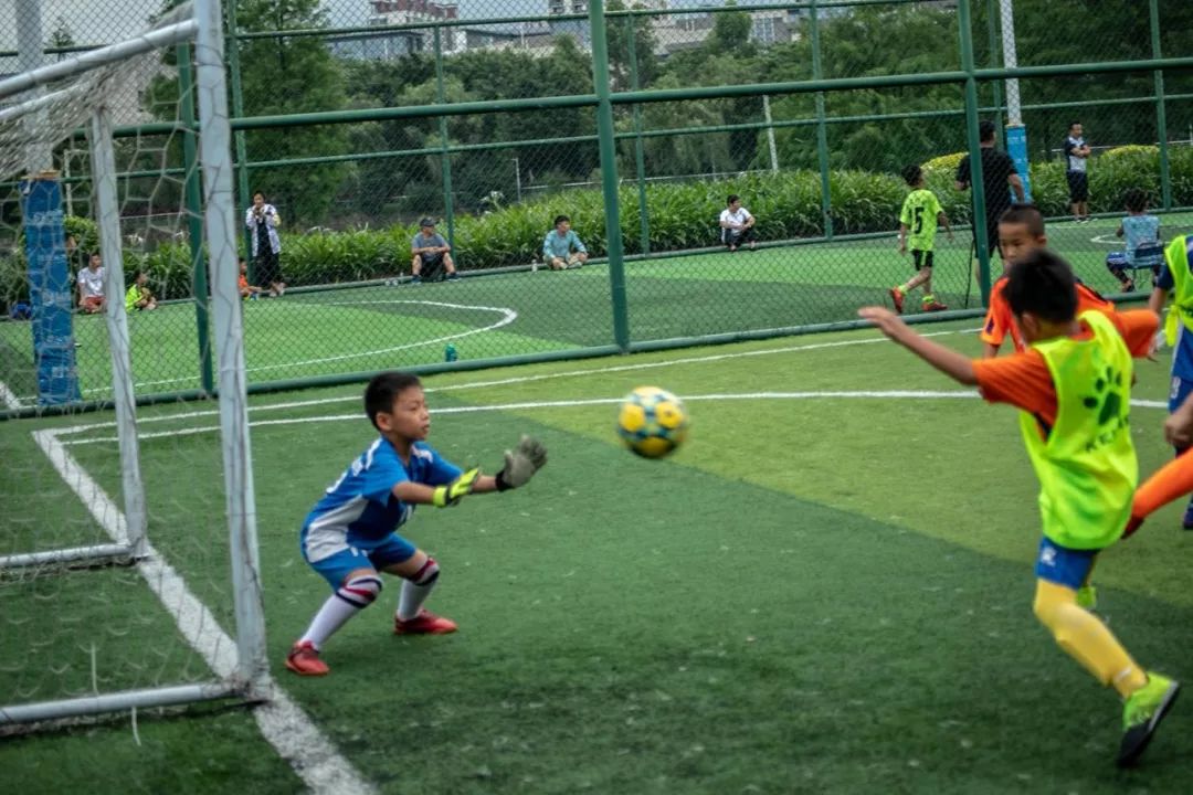 东莞松山湖晚上哪里最热闹,松山湖风景区足球场