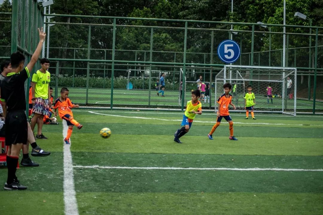 东莞松山湖晚上哪里最热闹,松山湖风景区足球场