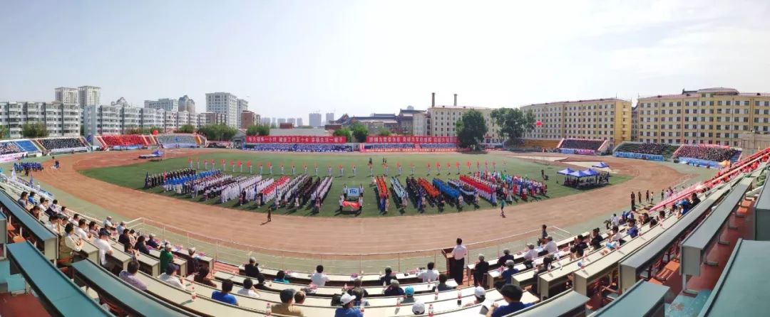 鍝堝皵婊ㄥ笀鑼冨ぇ瀛﹁繍鍔ㄤ細鍏堝濂崇,鍏堝濂崇