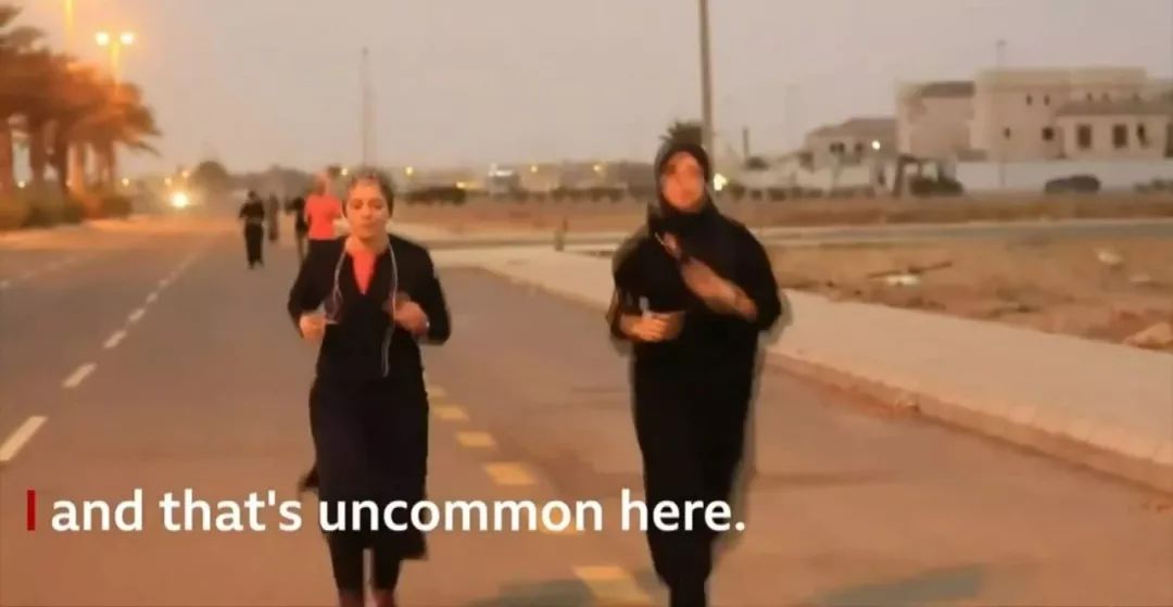 打破传统沙特女性城市路跑领风潮