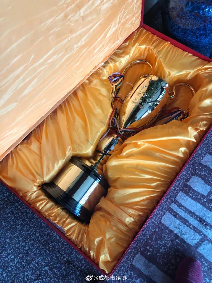 韩国熊猫杯奖杯被收回,熊猫杯韩国球员脚踩奖杯后续