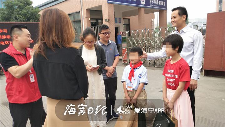 意外收到小朋友的礼物,小朋友收到神秘礼物