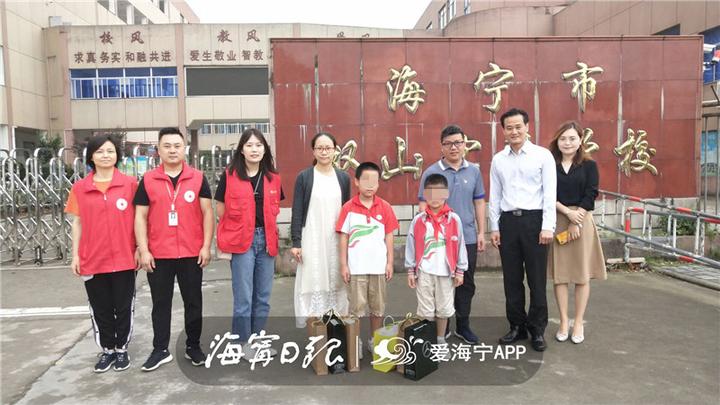 意外收到小朋友的礼物,小朋友收到神秘礼物