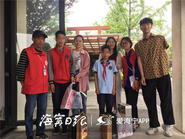 意外收到小朋友的礼物,小朋友收到神秘礼物