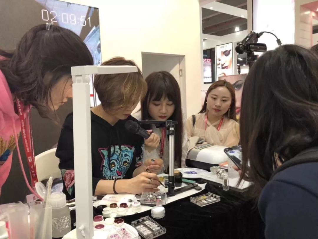 法式美甲魔镜粉多少钱 (施华洛世奇美睫)