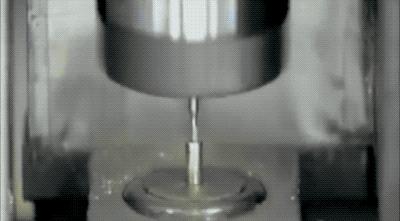 圆珠笔为什么能按动,圆珠笔为啥一按就弹出去了