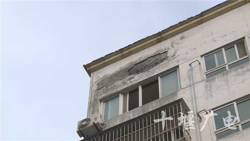旭日家园七楼墙体脱落,旭日家园外墙脱落