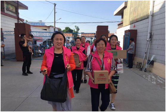 巾帼文明艺术团庆六一活动集锦,姐妹们庆六一活动