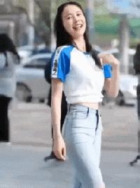 街拍搞笑迷惑行为,揭秘女生拍照的迷惑行为