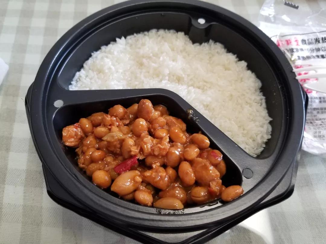 唯食评测｜是出游神器还是鸡肋？唯食君试吃一款自热米饭，这！这个味道