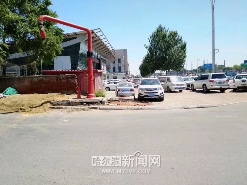 上铲车,道外东棵北四道街占道建材被清理|举报36类”闹心事“#让陈年”烂账“见光死#