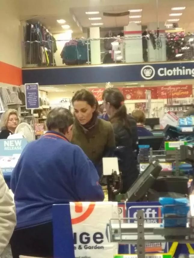 凯特王妃穿衣时髦又节俭,订外卖与自己做饭