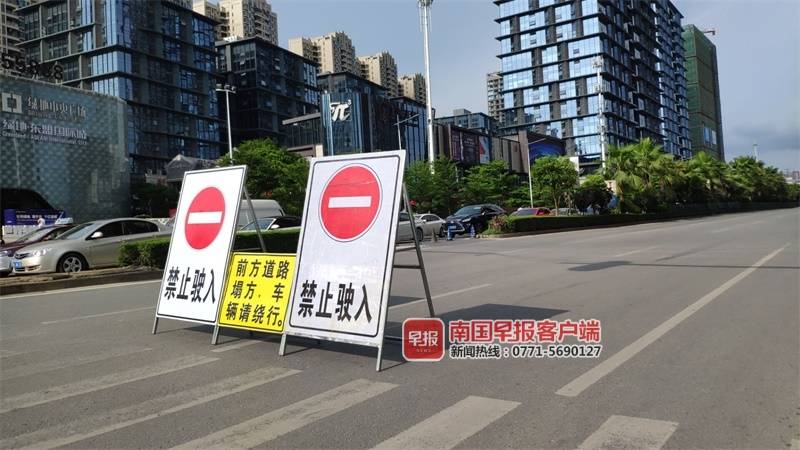 南宁最近发生的路面开裂,南宁东葛路塌陷视频