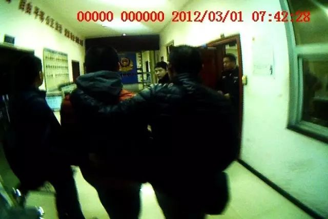 19岁嫩模定价30万,成交后全球配送!暗网操作只有你想不到,没有*兽禽**办不到