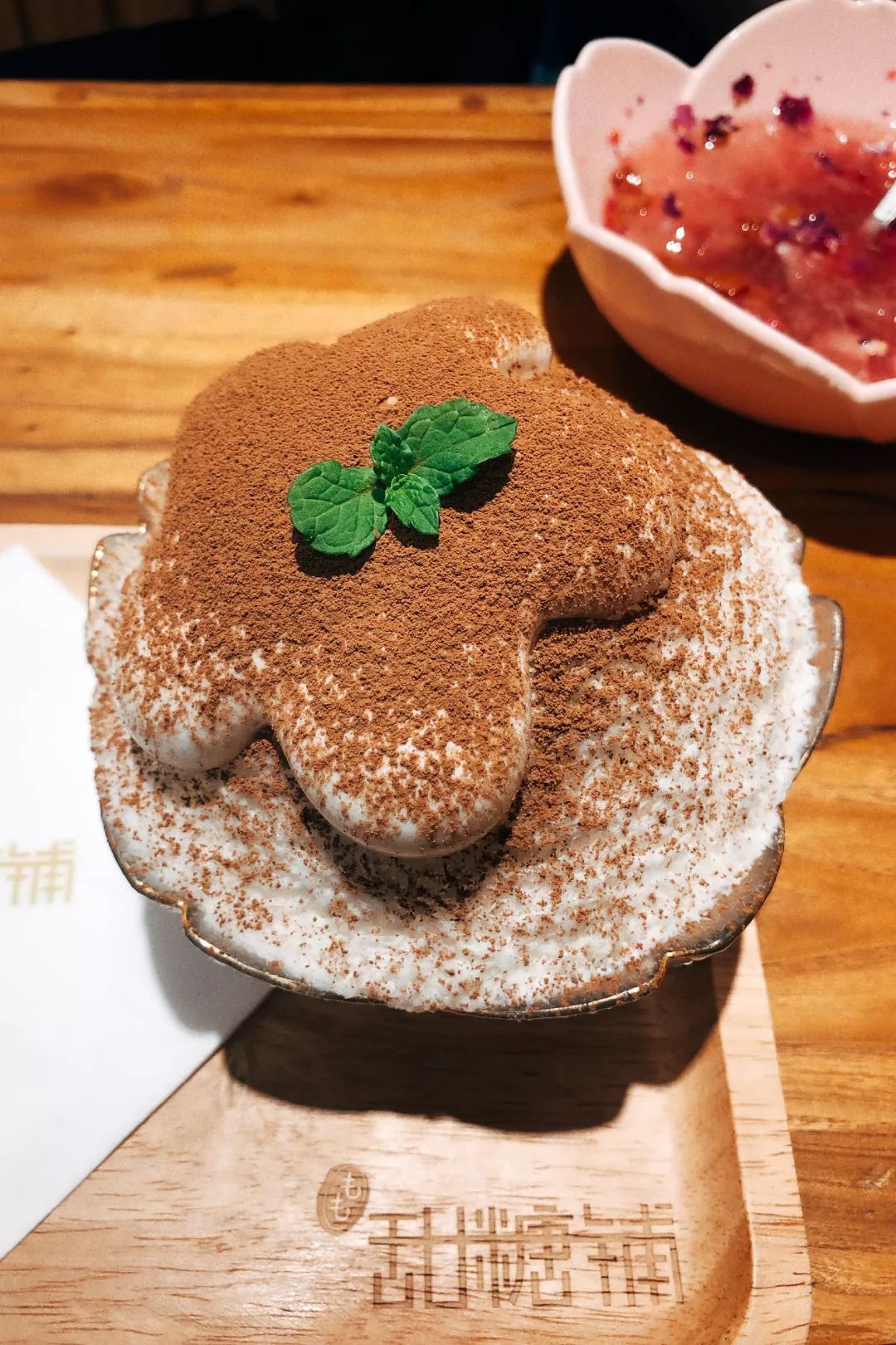 雨女有瓜|我去成都LV展出差的24小时吃成了真实的猪