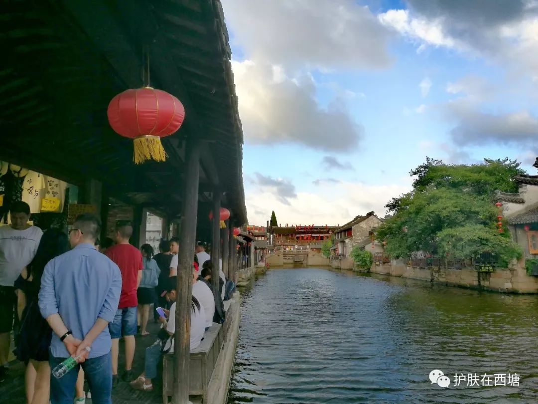 常见面部皮肤病,三脂溢性皮炎