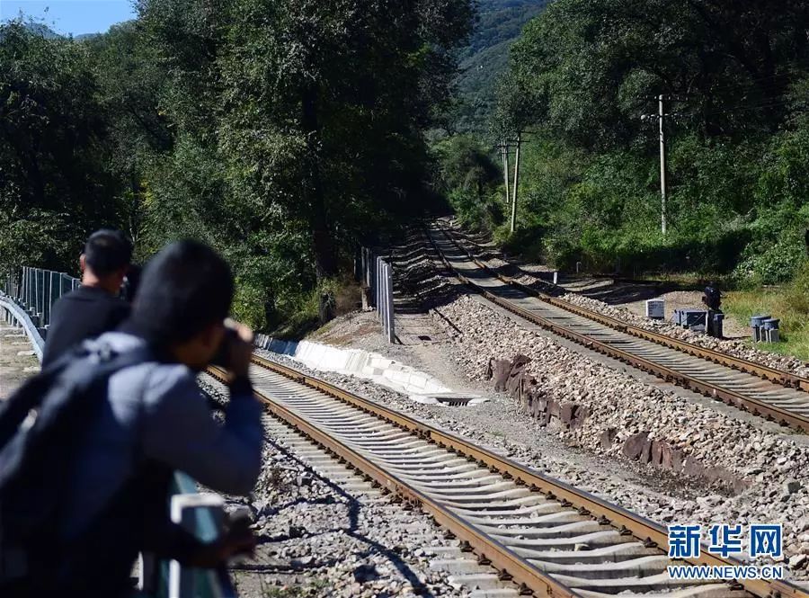 百年“筑梦”的荣光——写在京张高铁全线轨道贯通之际