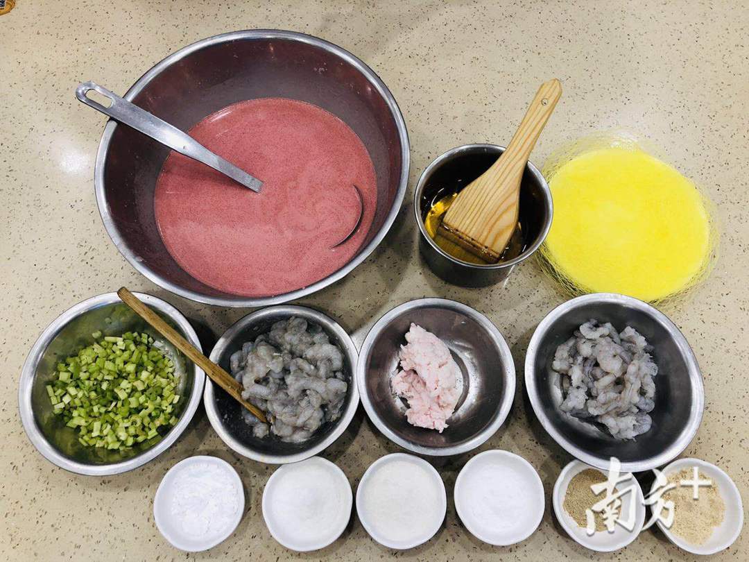 粤菜的肠粉的制作过程,广东早茶的肠粉