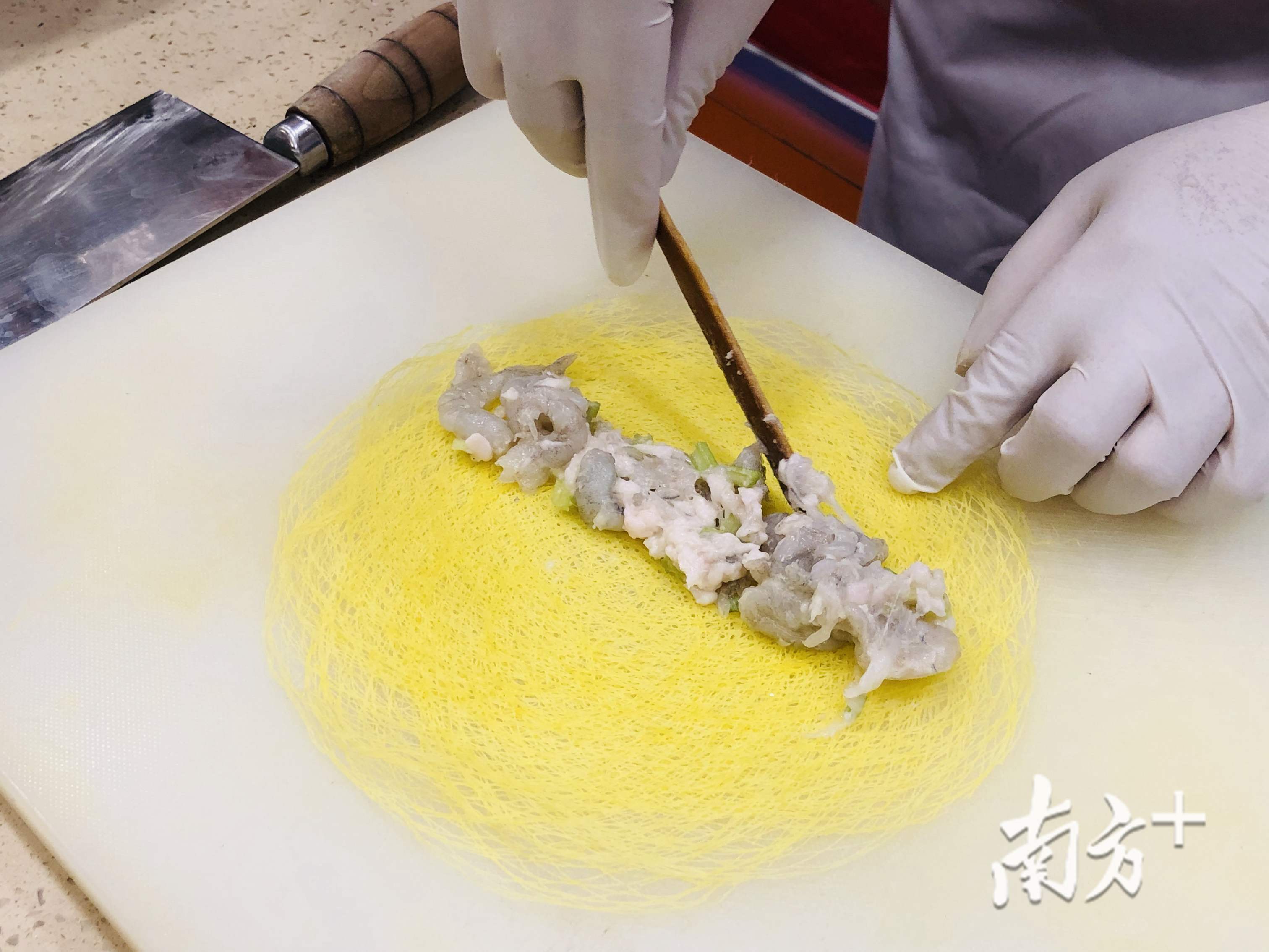 粤菜的肠粉的制作过程,广东早茶的肠粉