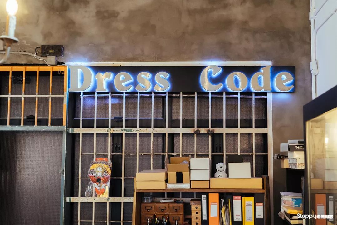 当你拿称重算钱的银饰比较之后，你就知道手工银饰贵在哪里