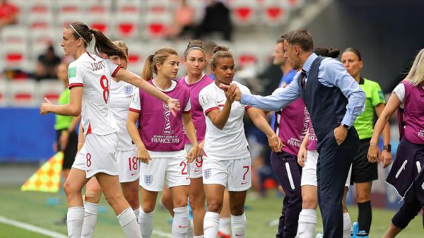 父亲节快乐!女足世界杯上,那些如师如父亦兄亦友的男教练们