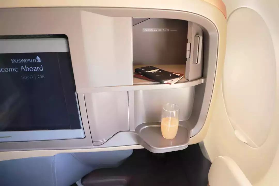 体验19个小时飞机,体验时间最长的航班