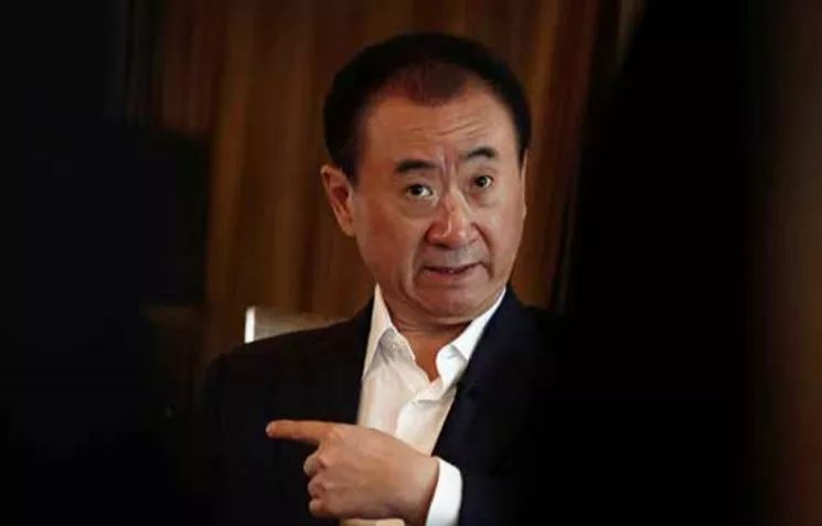 王健林2016年断臂求生是正确的吗,王健林断臂自救