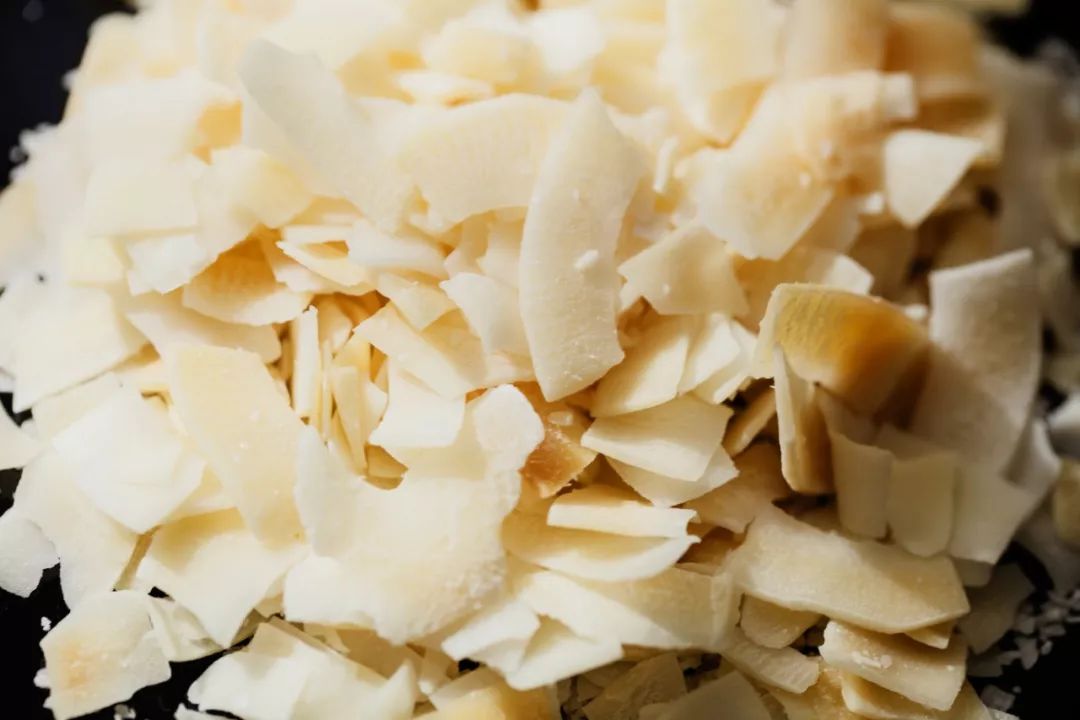 一到夏天就只剩半条命,一到夏天又把命交给了空调