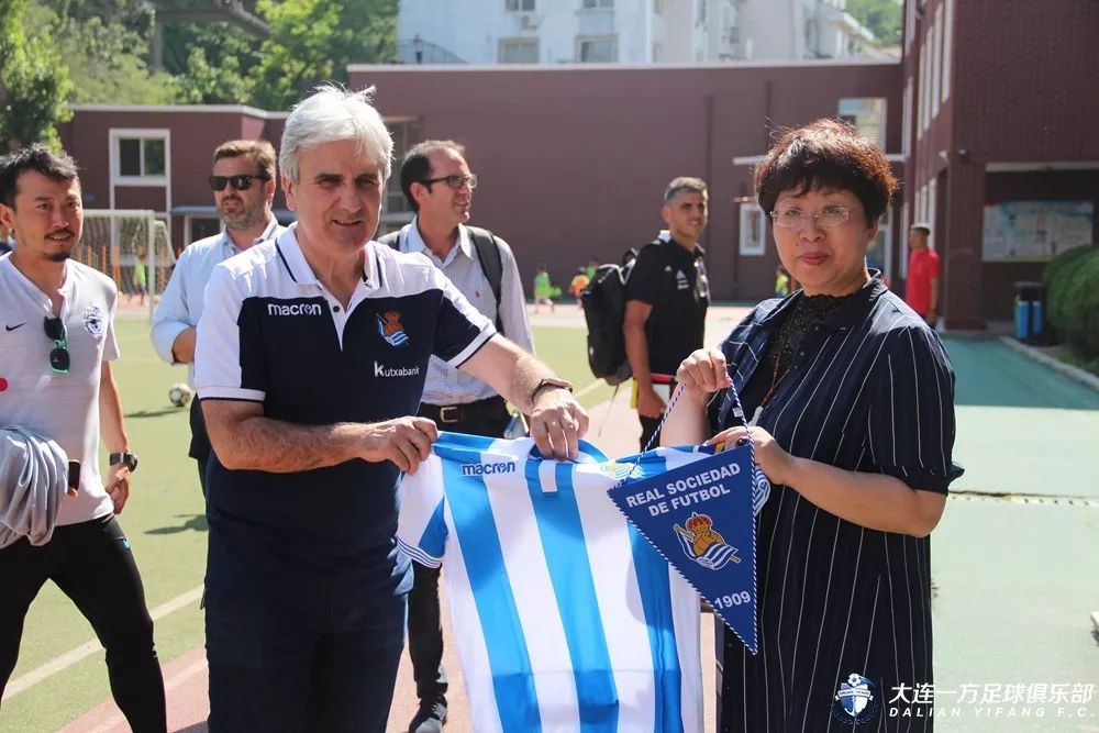 蓝队青训国青,中国青训与国外青训