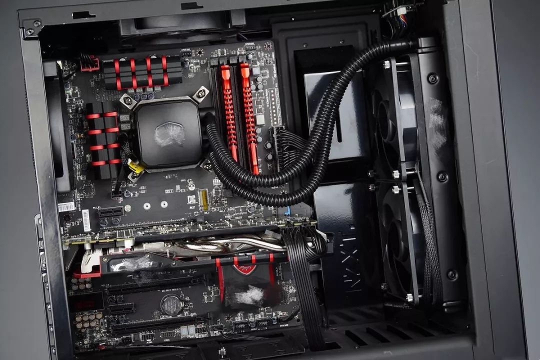 你曾经拥有一台“攒”出来的电脑吗？|睡前聊一会儿