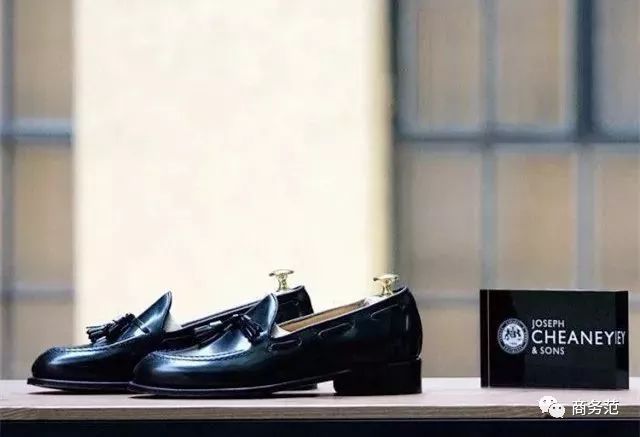 英国女王的鞋,英国女王加冕鞋子