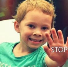 韦世豪脏辫王大雷摸头,韦世豪脏辫动作花里胡哨