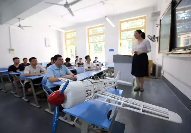 填志愿最新10种专业,高考填志愿所谓的好专业是什么