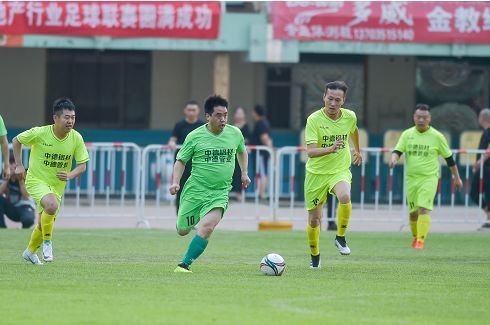 全力以赴的你,聚焦绿茵场