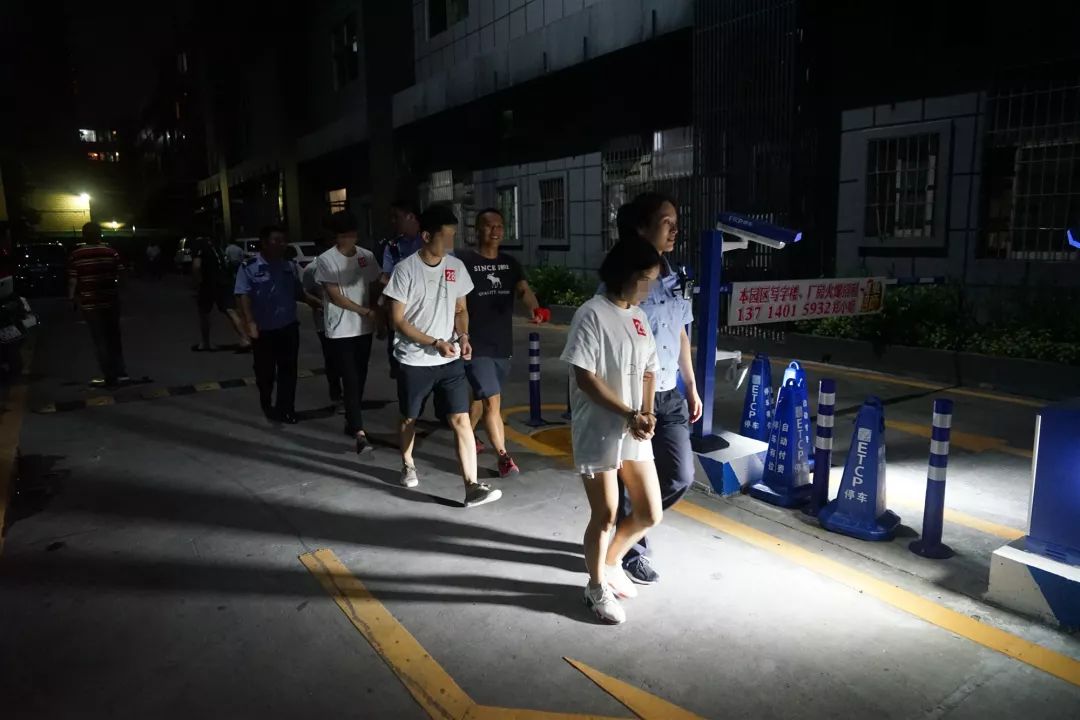 上海警方破获特大期权诈骗,上海警方破获网络期货诈骗案