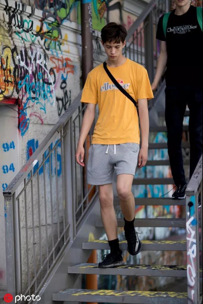 夏天穿这4款短裤清爽又时髦,入夏必备的4条短裤日常又高级