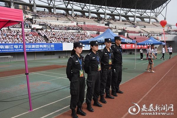 绿茵场上最美“警察蓝”中非少年足球友谊赛安全保卫工作掠影