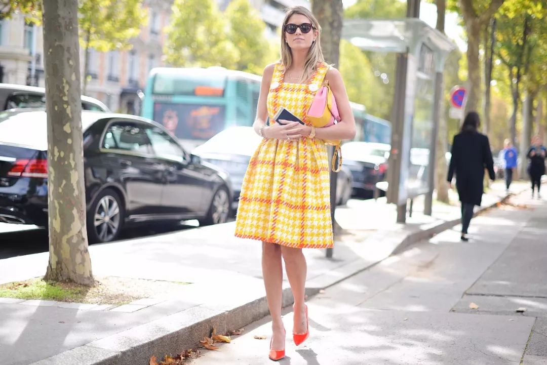 印花人物连衣裙,印花连衣裙到脚踝超长款