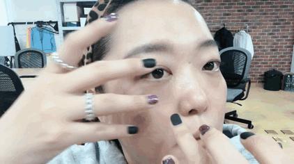 又是激凸又是露底，“蜜桃肌”的盛世美颜也有翻车时