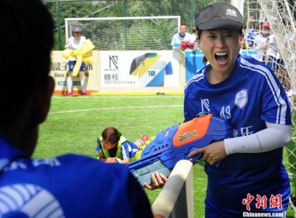 球场野玫瑰,野球场上