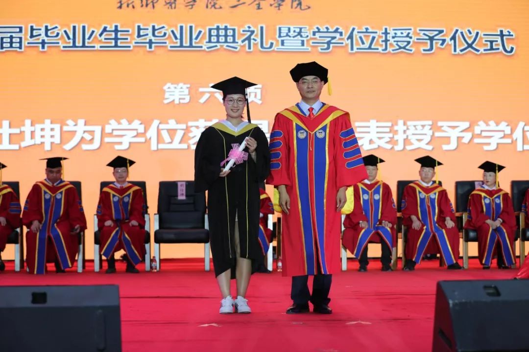 再见了我的大学央视纪录片,再见了我的大学诗朗诵