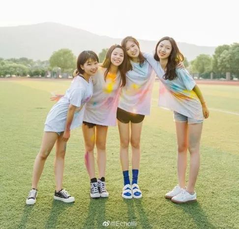 毕业照告别的是我们的青春,毕业照是我们永久的留念