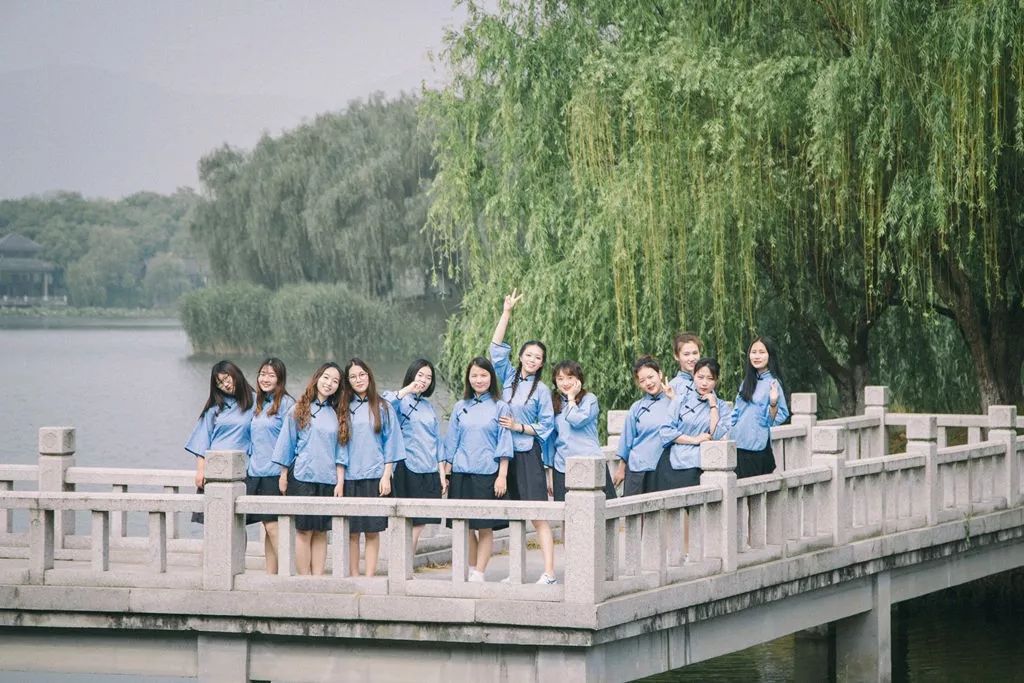 毕业照告别的是我们的青春,毕业照是我们永久的留念