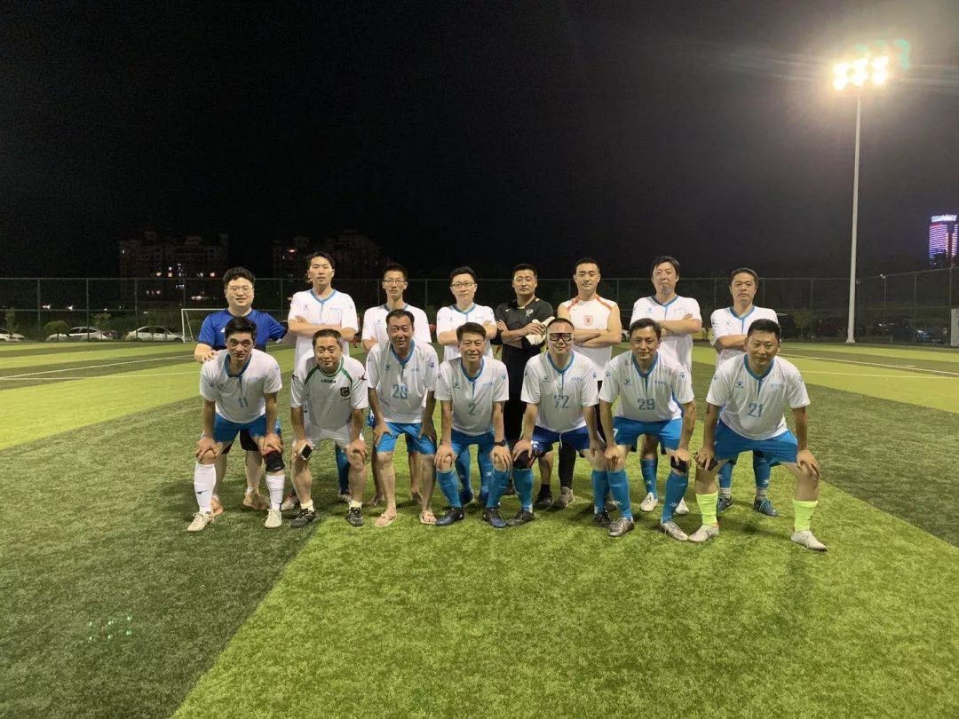 “传奇”是踢出来的