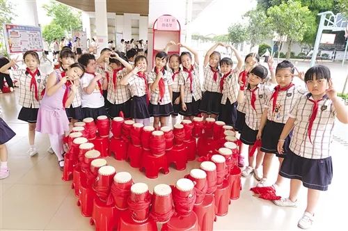 多彩特色课程开课激发孩子学习热情