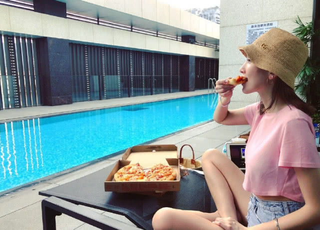 林志颖老婆发自拍,林志颖老婆露脐装照片