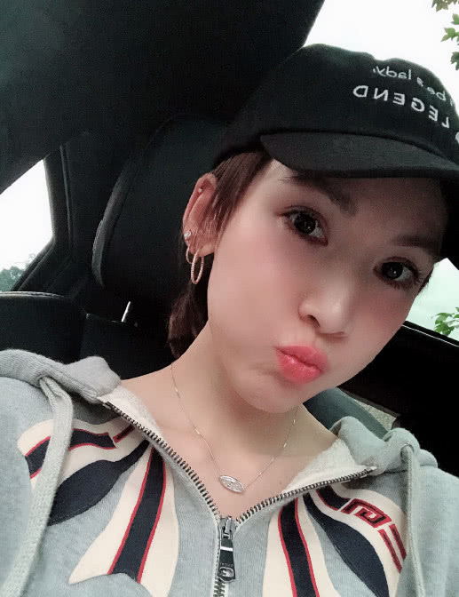 林志颖老婆发自拍,林志颖老婆露脐装照片