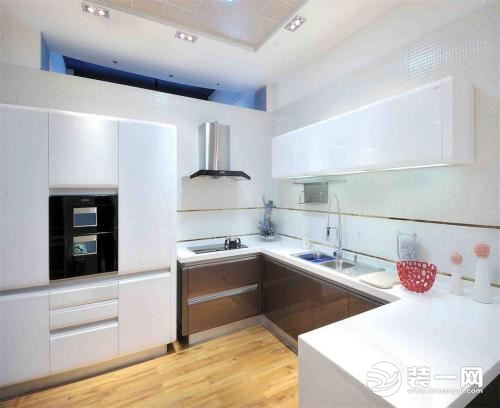 厨房三件套买哪个品牌比较好,厨房电器三件套哪个品牌比较好