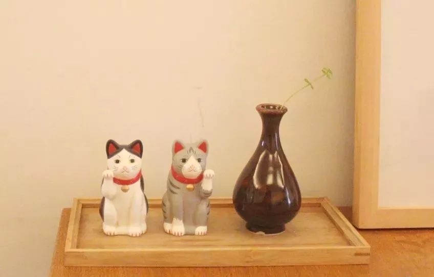 断舍离女人插画,断舍离收纳达人整理房间视频日本